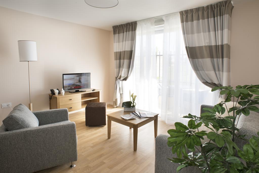 Aparthotel Domitys La Clef Des Champs Poitiers Habitación foto
